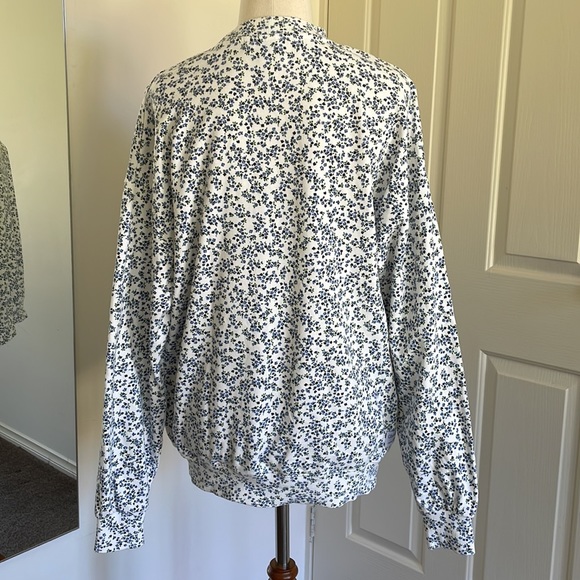 💙GHANDA CO. blue and white floral pullover “Maggie” - Picture 4 of 15